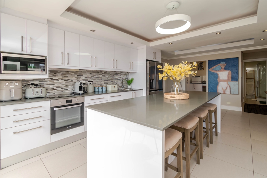 To Let 2 Bedroom Property for Rent in Green Point Western Cape